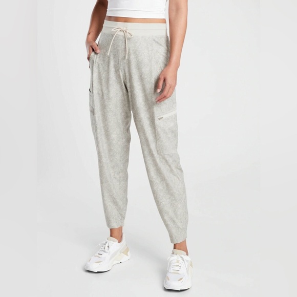 Athleta Pants - ATHLETA Venture Printed Pant Joggers Pockets Drawstring Travel Pants Gray Sz 4